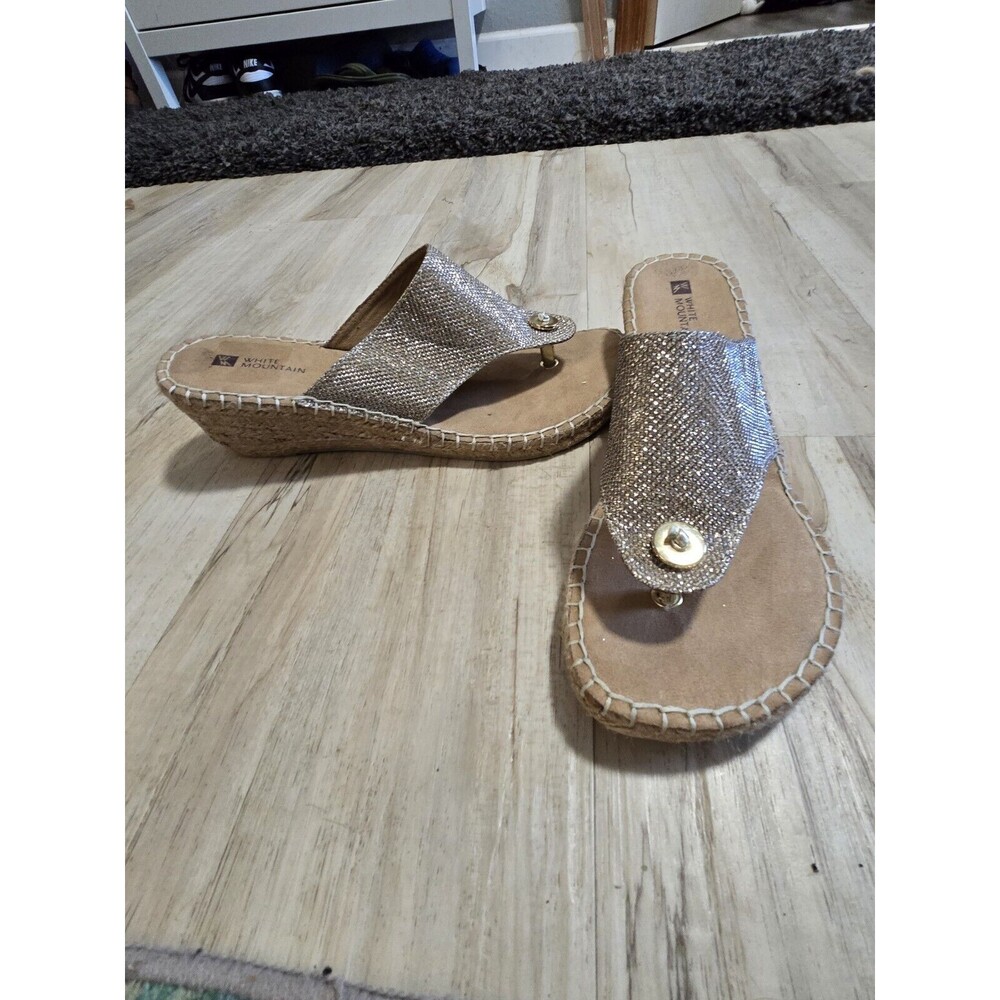 White Mountain Women's Wedge Flip-Flops Sandals 8.5M Gold Shimmer